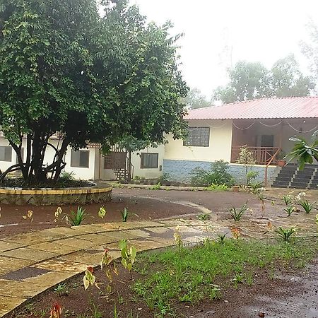 מלון Jawhār Prakruti Agro Farm מראה חיצוני תמונה
